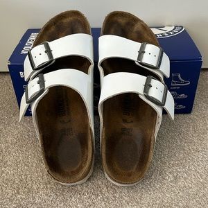 White Birkenstock Arizona Sandals Narrow Fit Womens Size 7 (38)